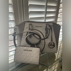 Michael Kors Ciara Bright White MD Messenger Purse AND matching Jet Set Wallet